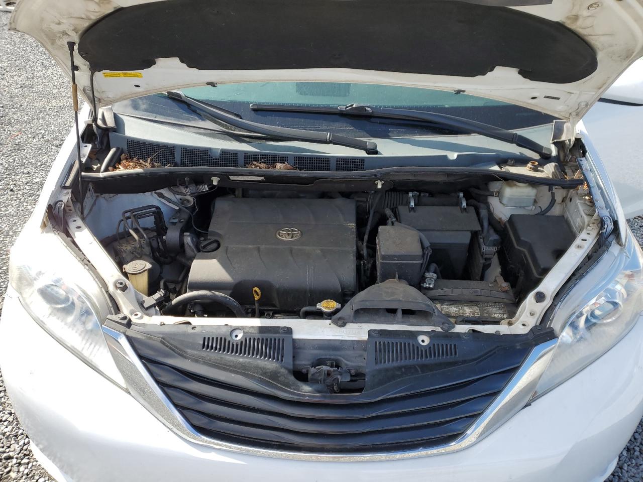 2011 Toyota Sienna - Image 14