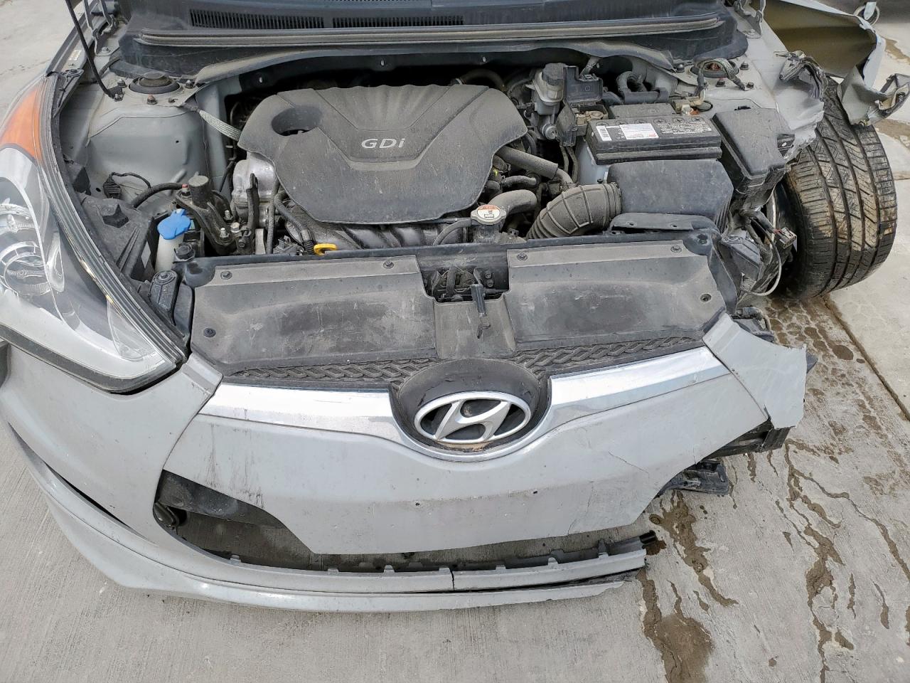 2013 Hyundai Veloster - Image 11