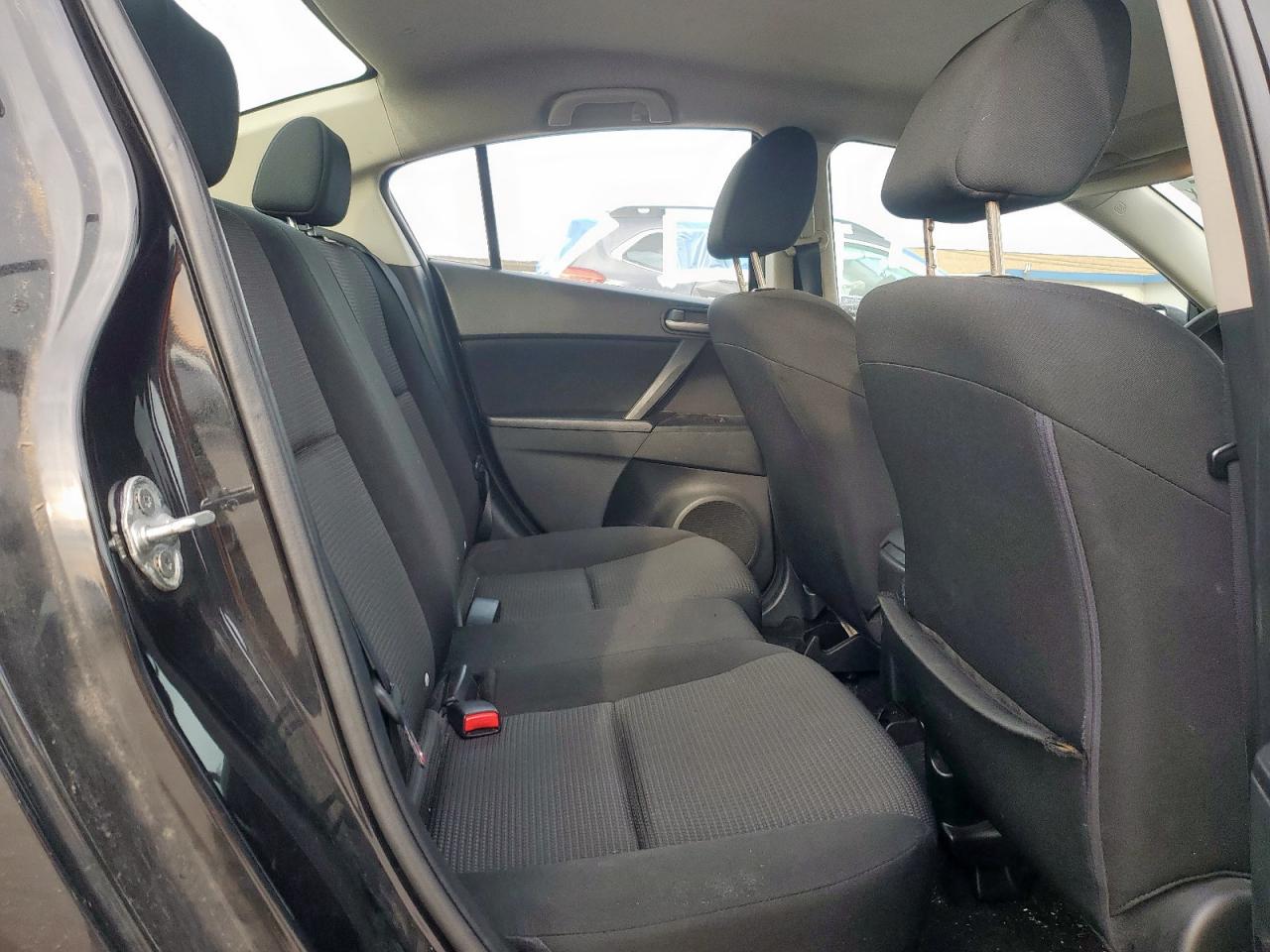 2013 Mazda 3 - Image 10