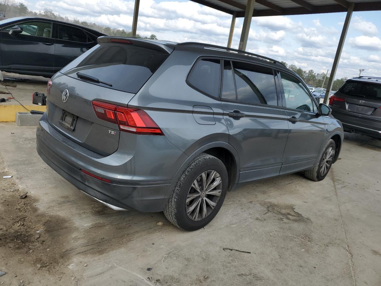 2018 Volkswagen Tiguan - Image 3