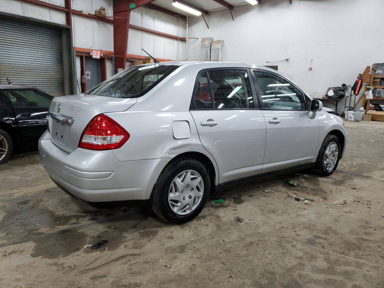 2011 Nissan Versa - Image 3