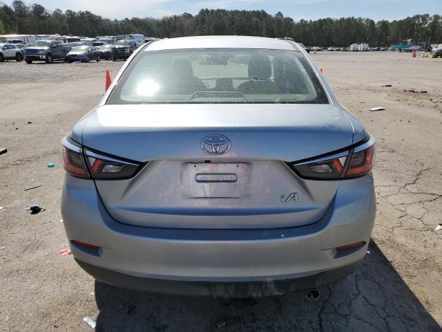 Седаны TOYOTA YARIS 2017 Серебристый