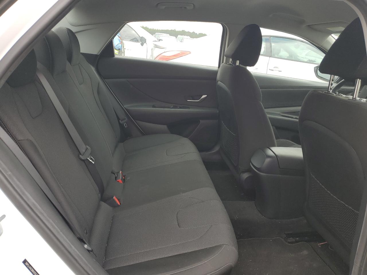 2022 Hyundai Elantra - Image 10