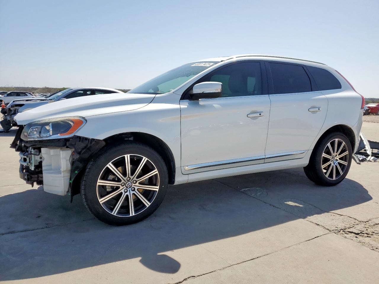 2015 Volvo Xc60 T5 Platinum for Sale in Grand Prairie, TX - Front End