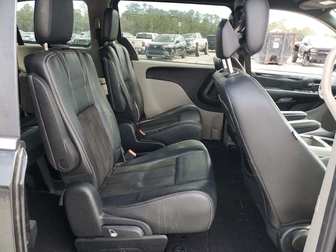 2019 Dodge Caravan - Image 11