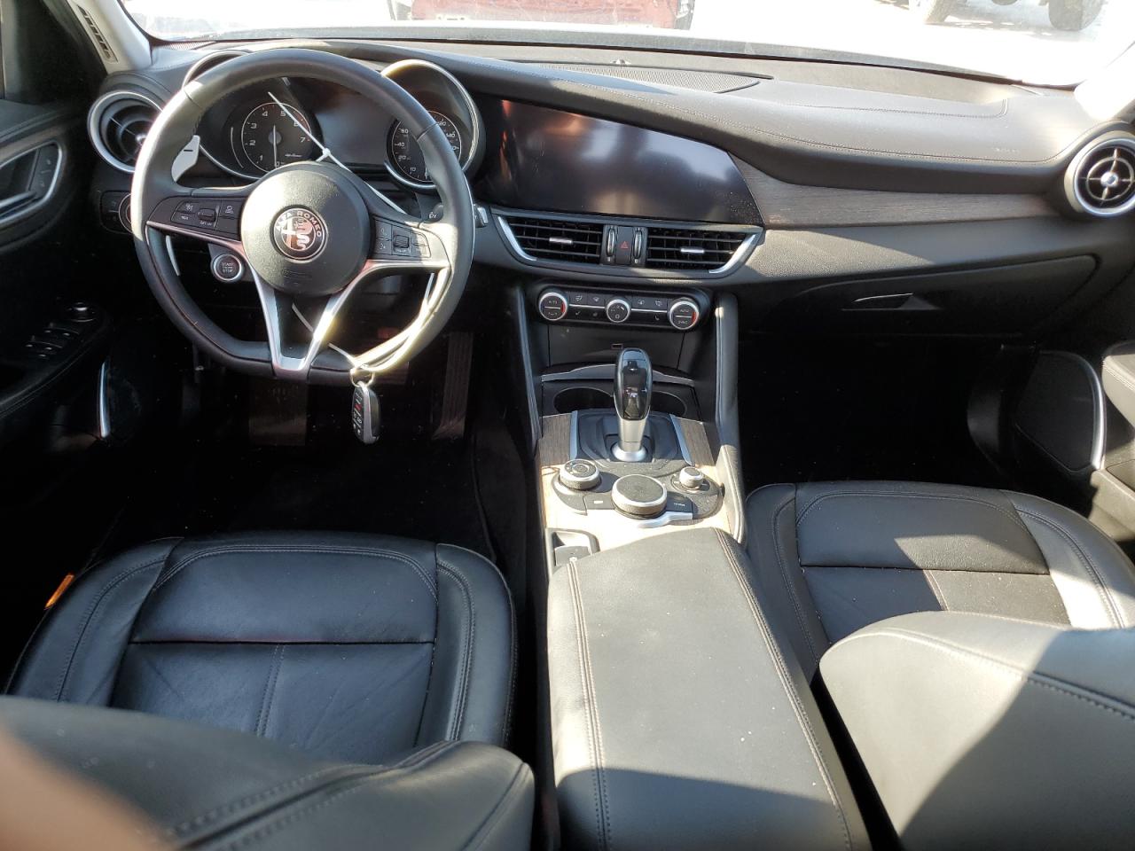 2017 Alfa Romeo Giulia - Image 8