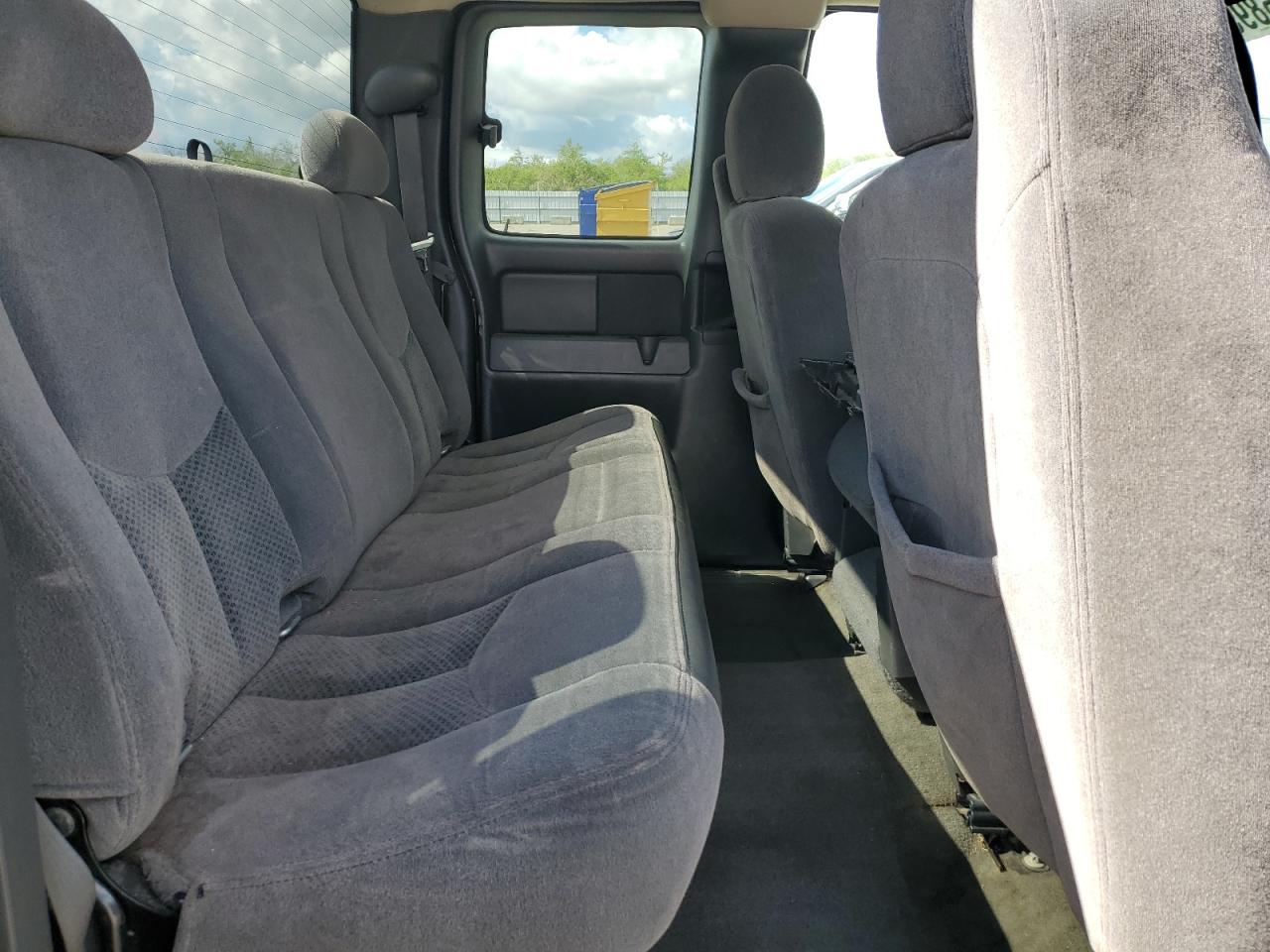 2005 Chevrolet Silverado - Image 10