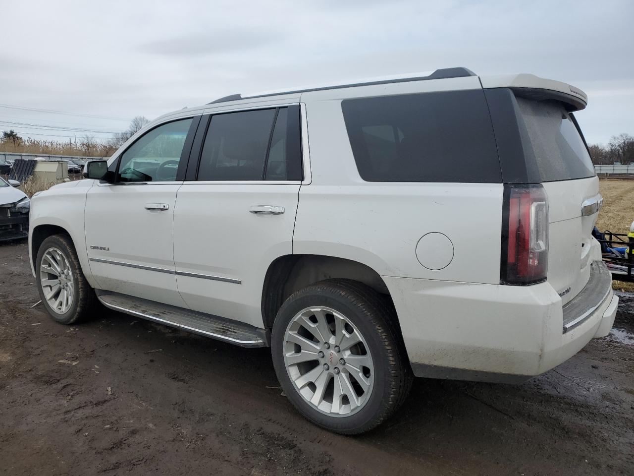 2016 GMC Yukon - Image 2