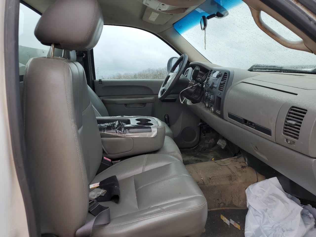2013 Chevrolet Silverado - Image 5