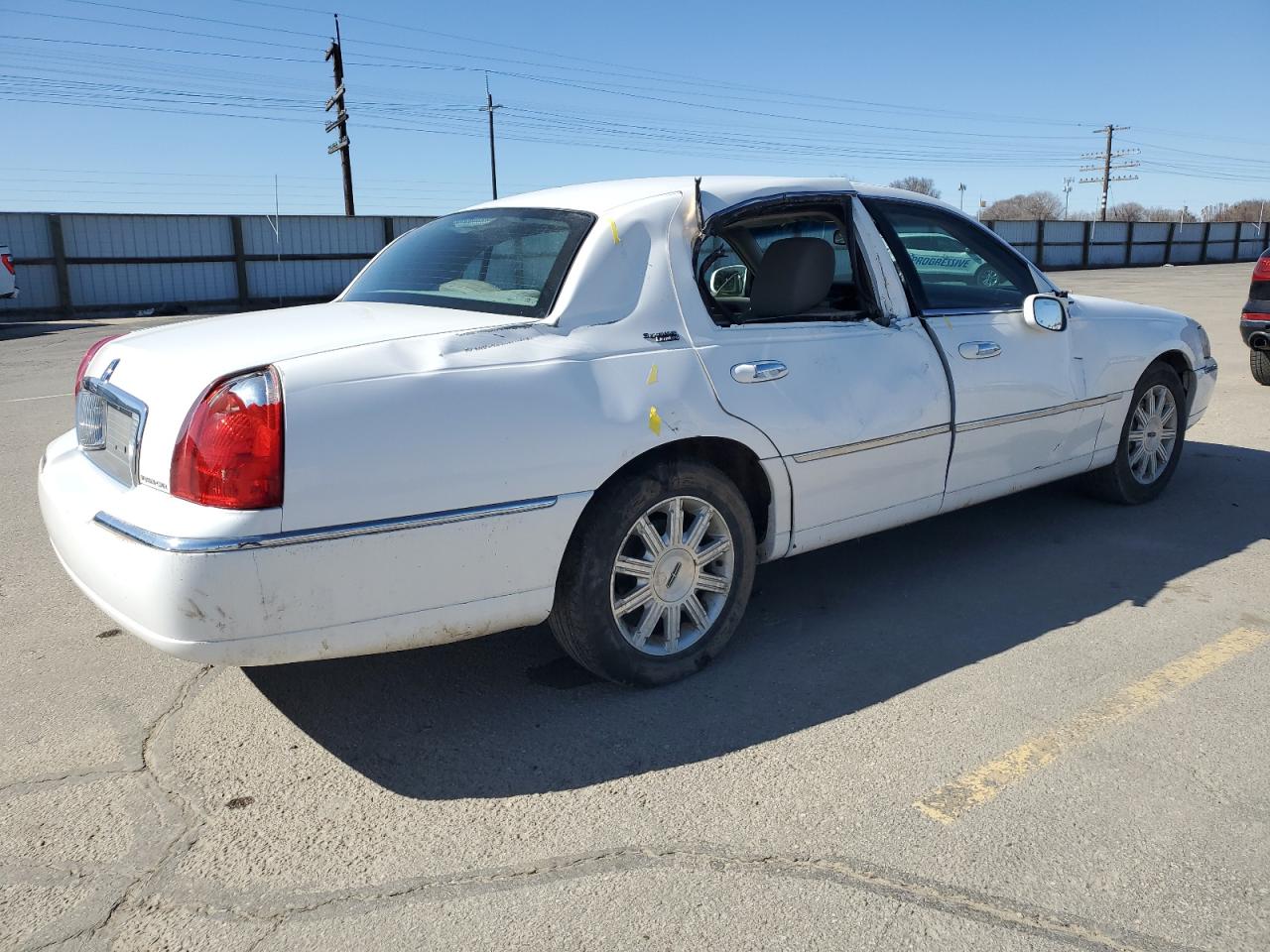 2011 Lincoln Town Car - Image 3