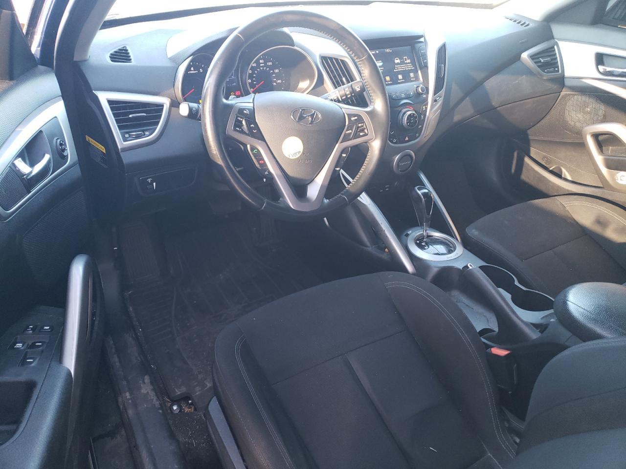 2017 Hyundai Veloster - Image 8