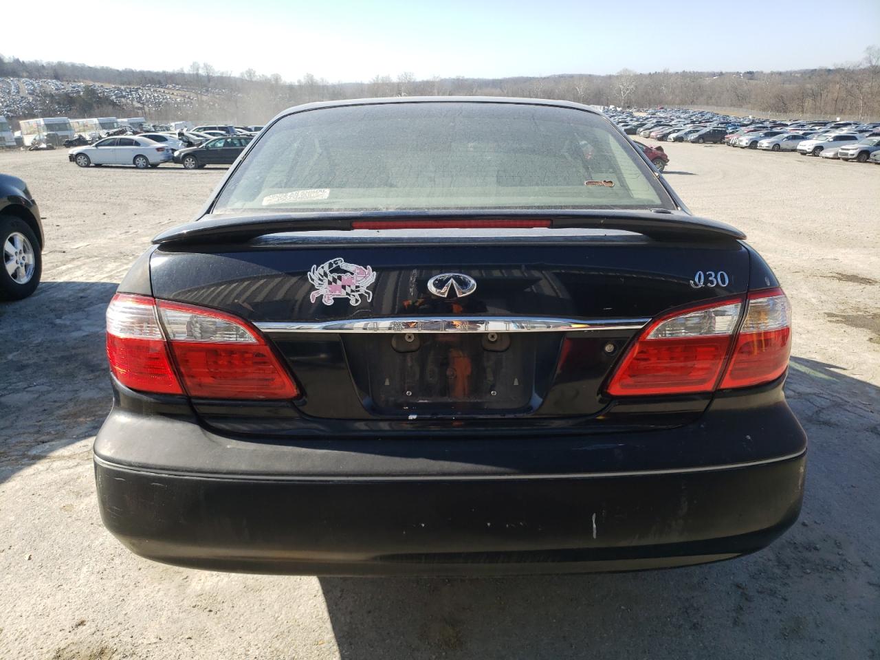 2001 Infiniti I - Image 6