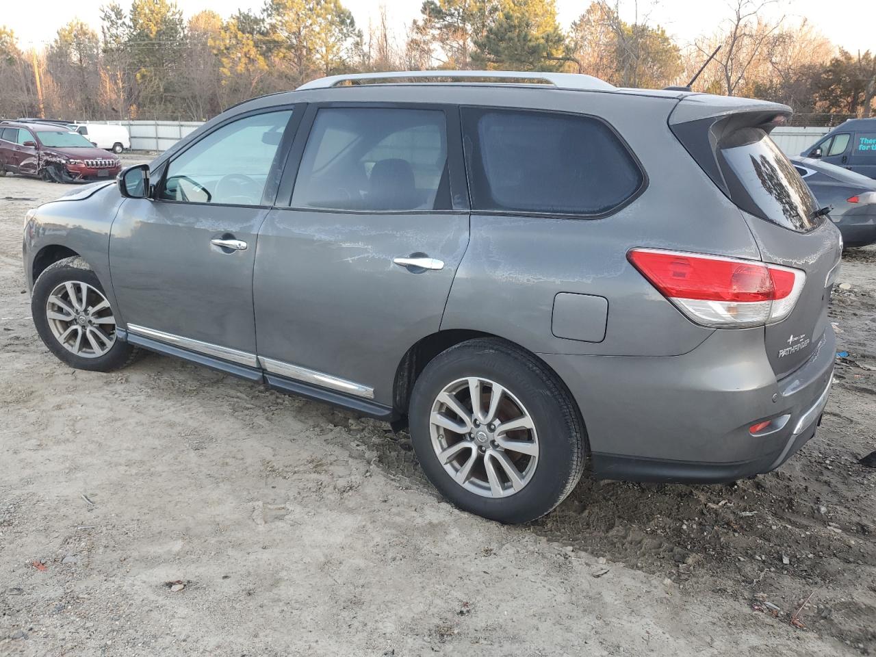 2015 Nissan Pathfinder - Image 2