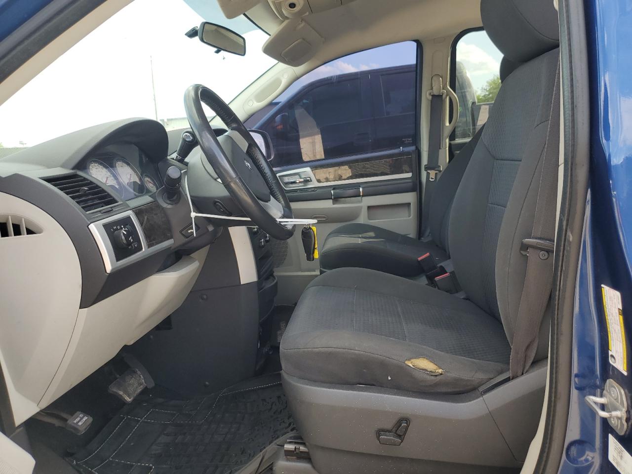 2010 Dodge Caravan - Image 7