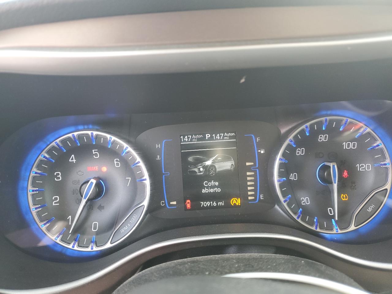 2018 Chrysler Pacifica - Image 9