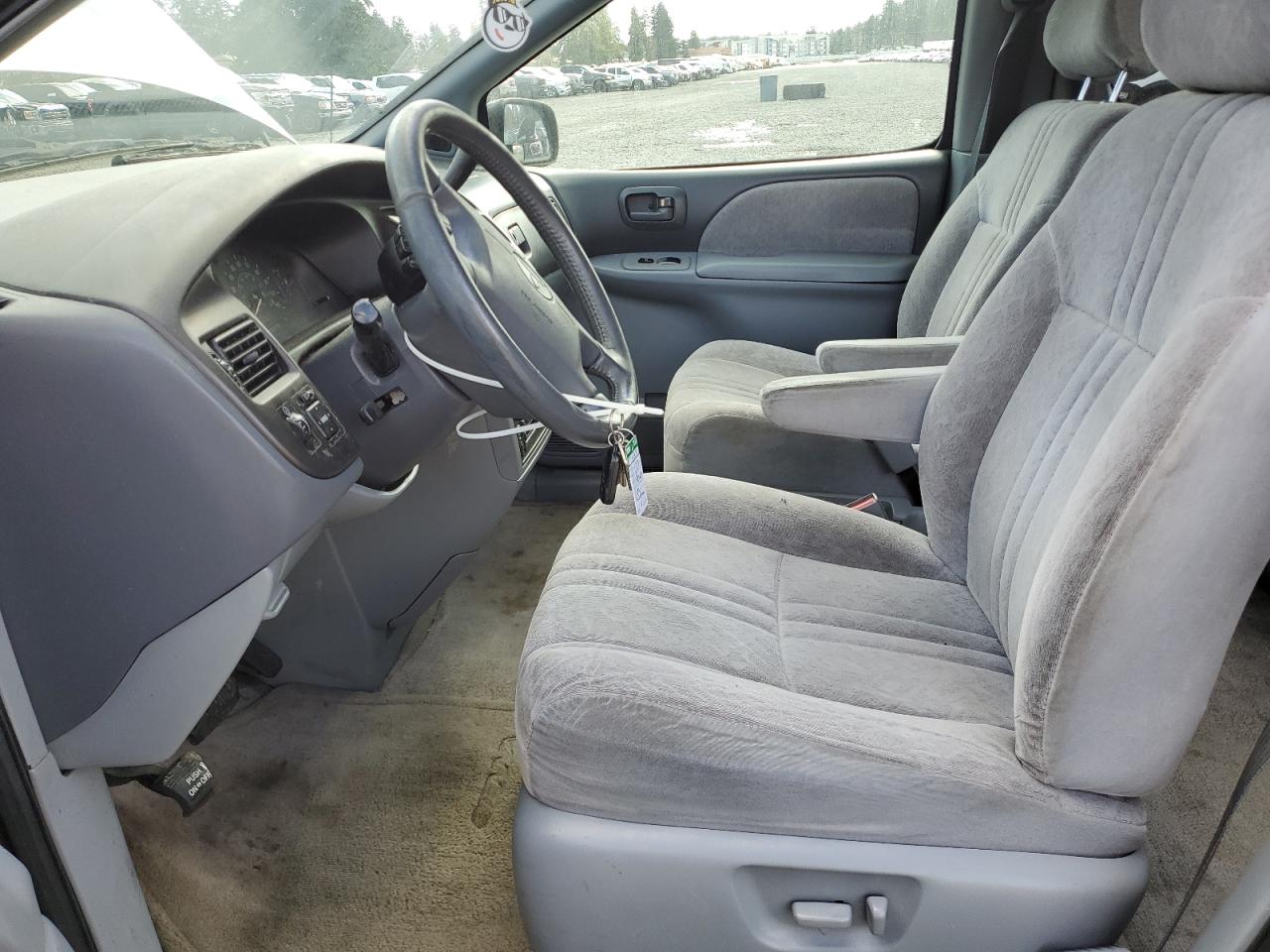 2000 Toyota Sienna - Image 7