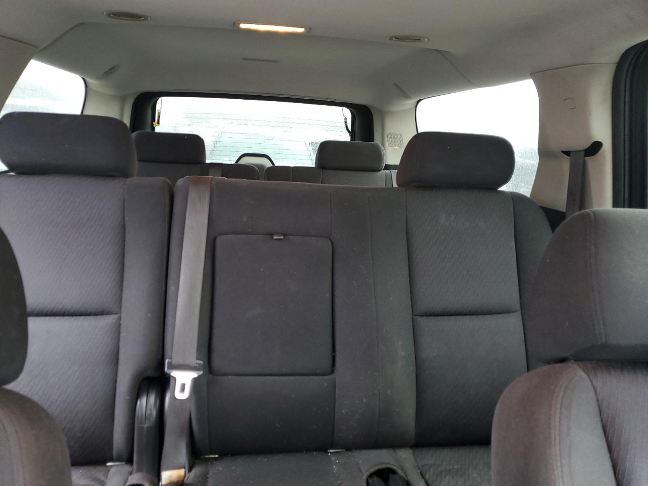 2010 Chevrolet Suburban - Image 10