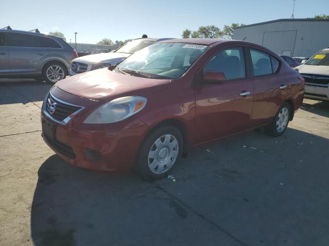 Седани NISSAN VERSA 2013 Червоний