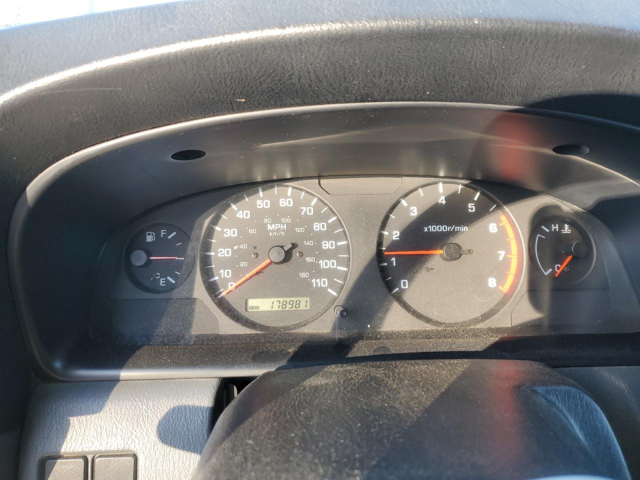 2001 Nissan Navara (Frontier) - Image 9