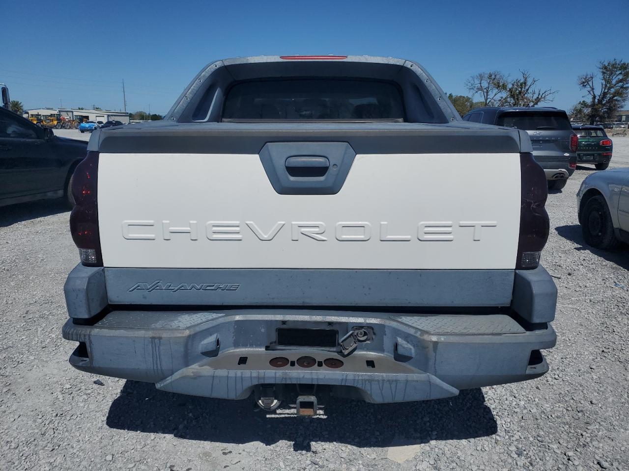 2002 Chevrolet Avalanche - Image 6