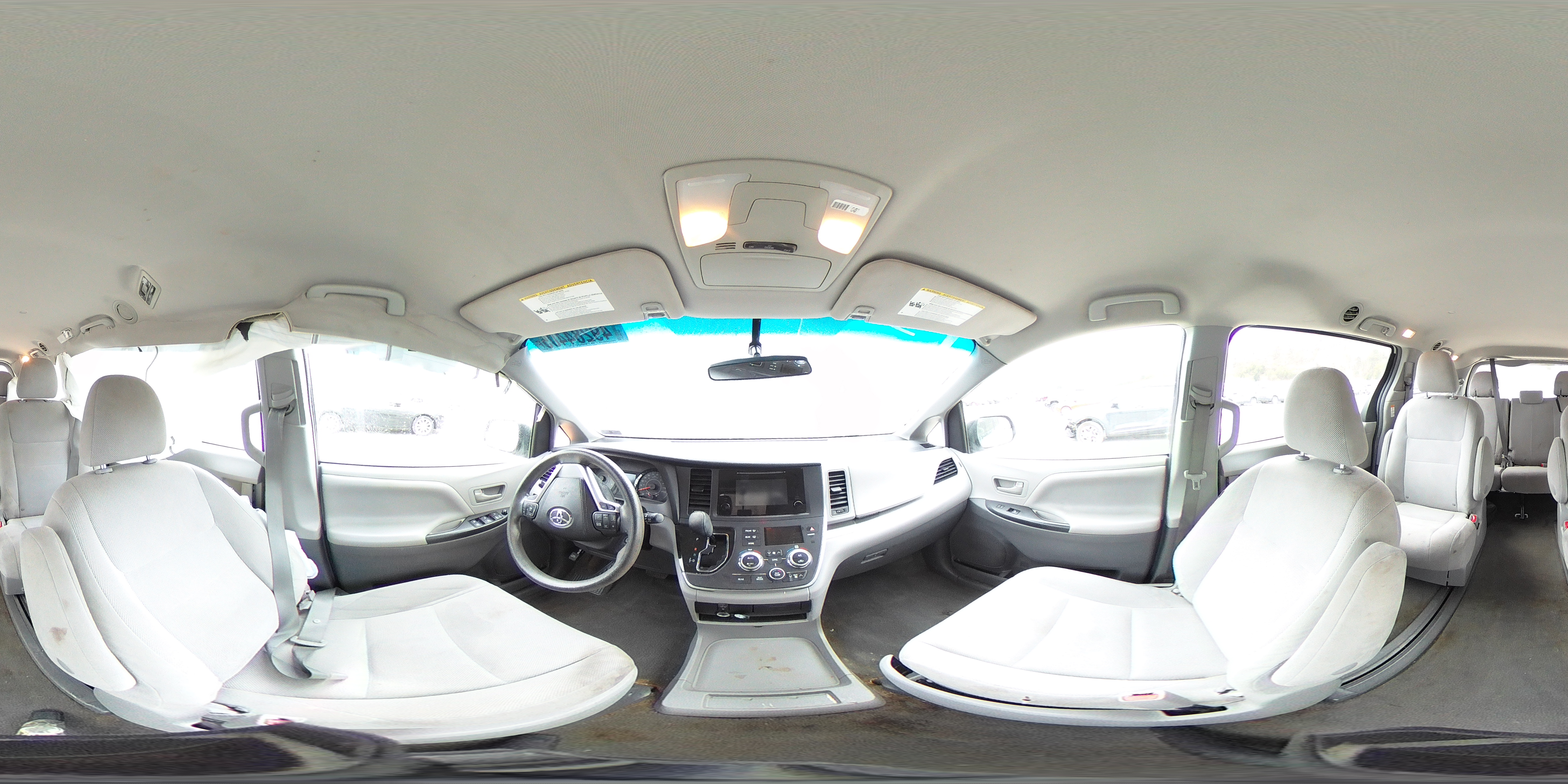 2017 Toyota Sienna - Image 13