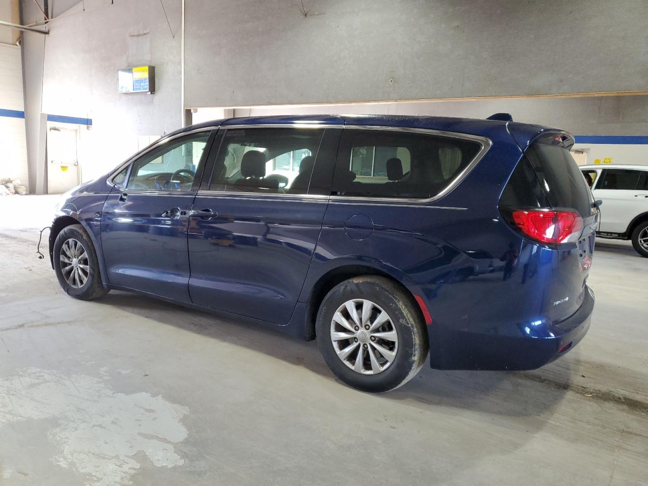 2017 Chrysler Pacifica - Image 2