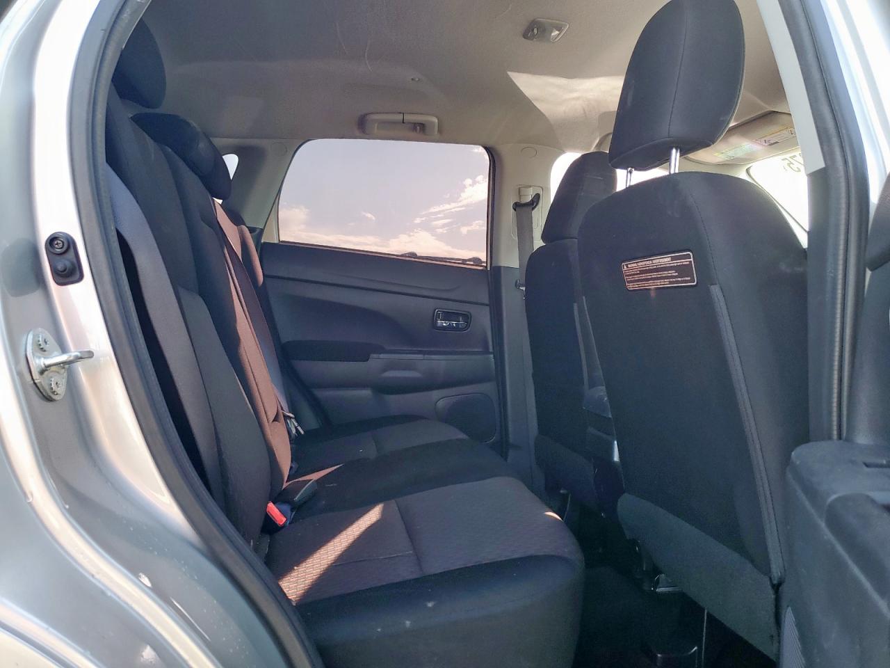 2018 Mitsubishi Outlander - Image 10