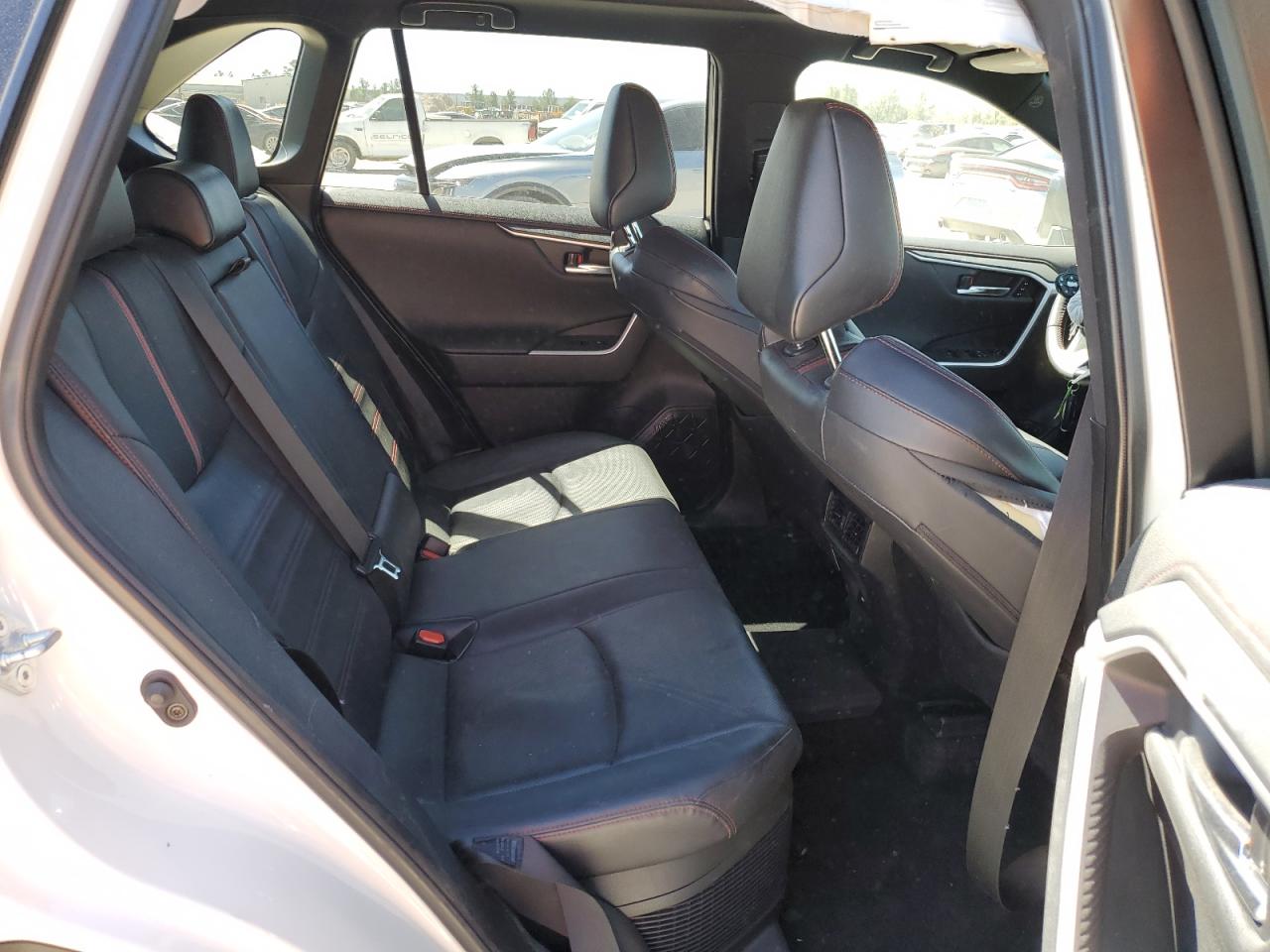 2021 Toyota RAV 4 - Image 12