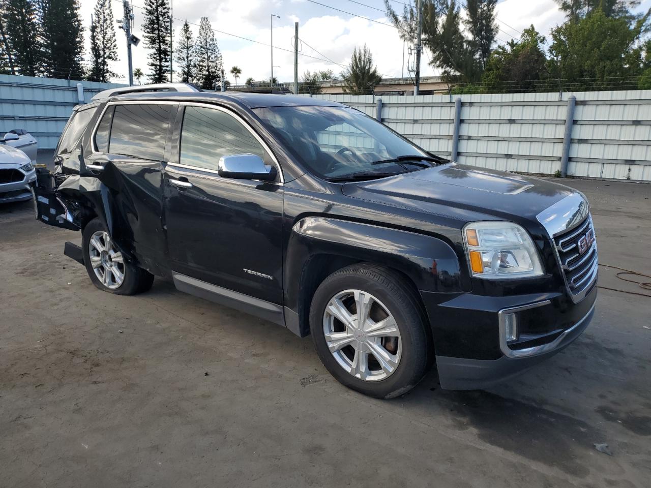 2017 GMC Terrain - Image 4