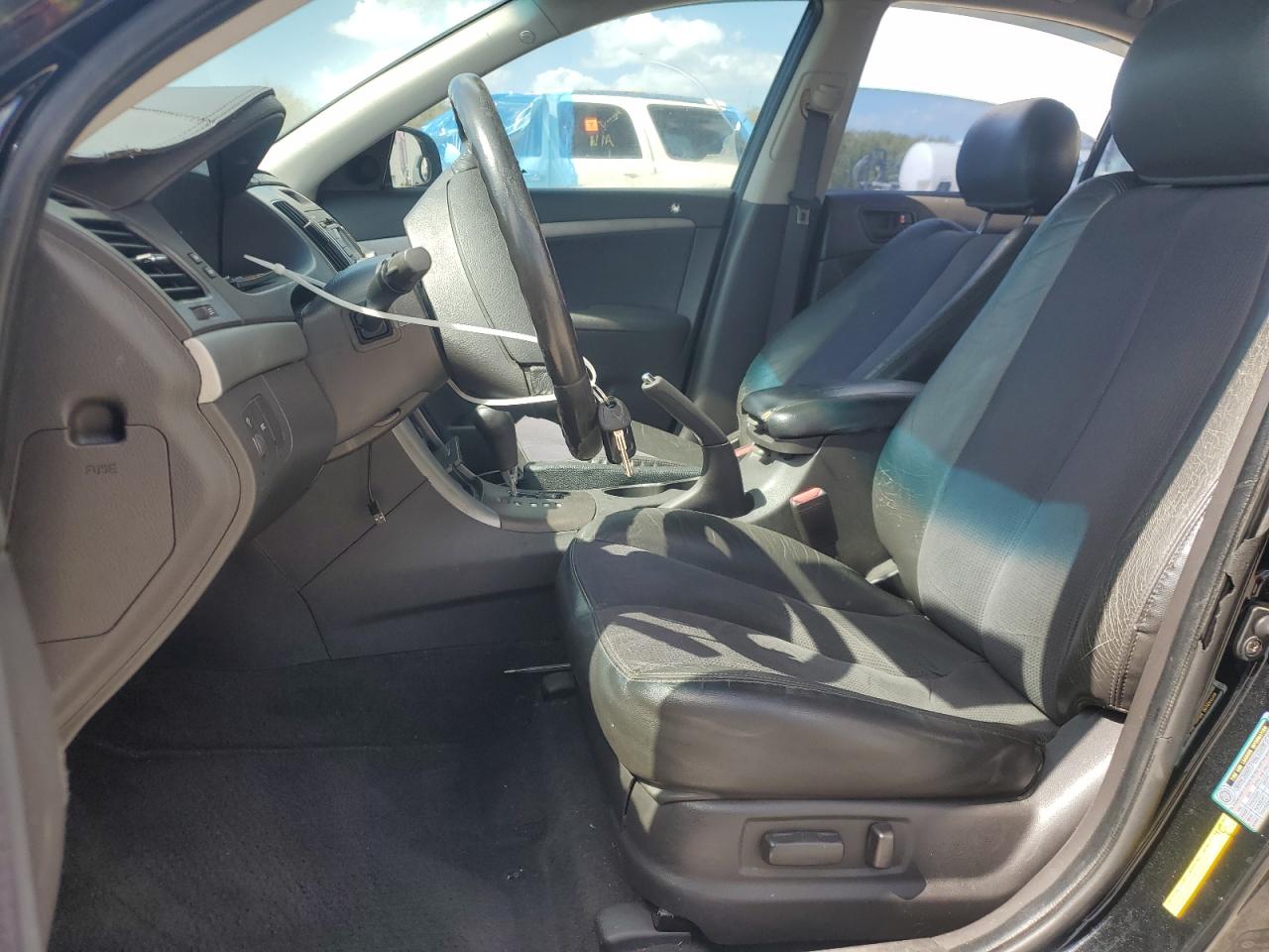2009 Hyundai Sonata - Image 7