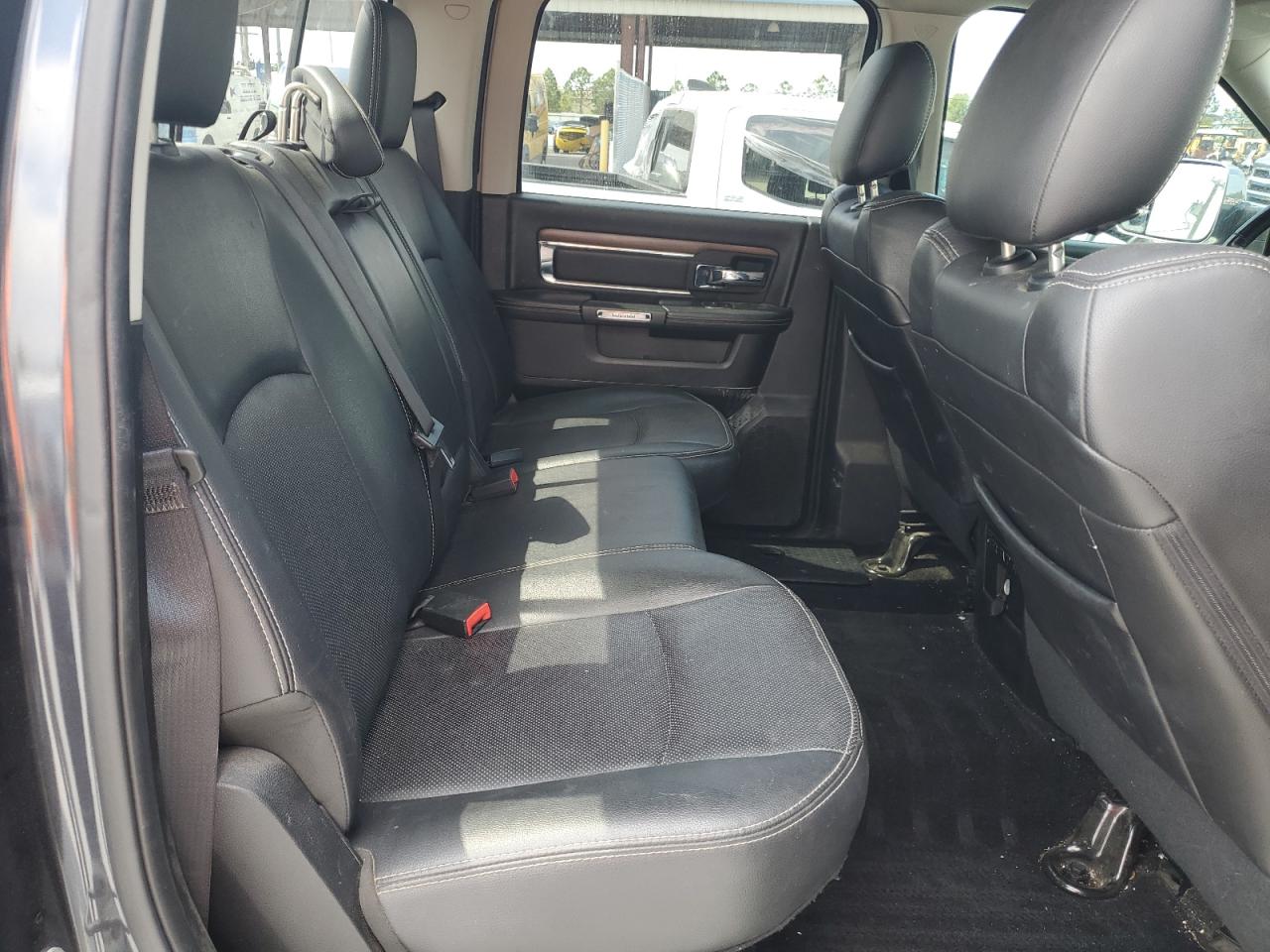 2015 RAM 1500 - Image 10