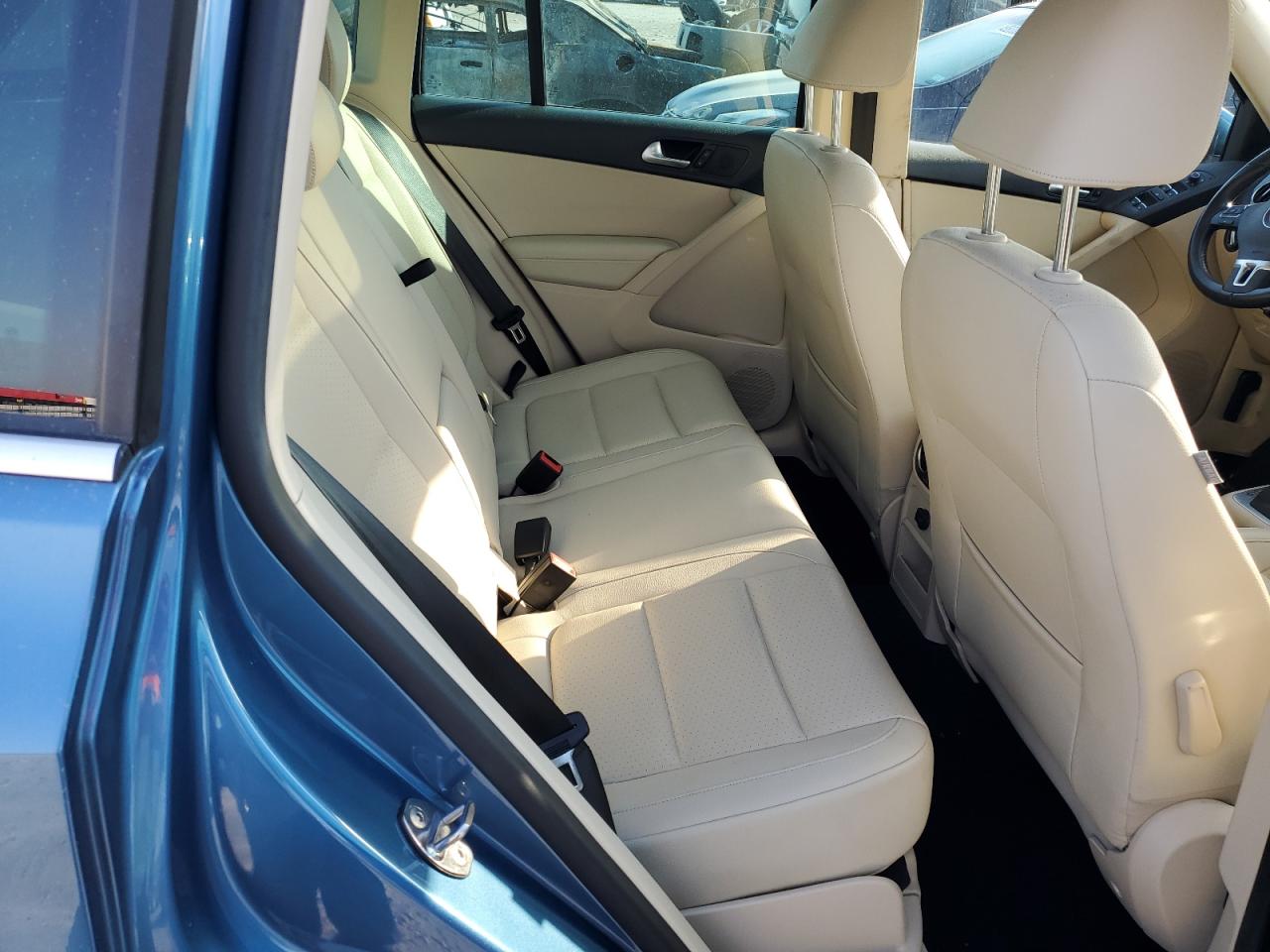 2017 Volkswagen Tiguan - Image 10