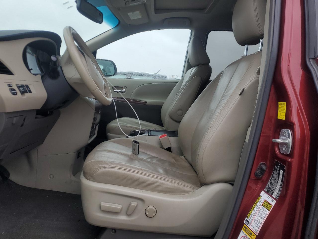 2011 Toyota Sienna - Image 7