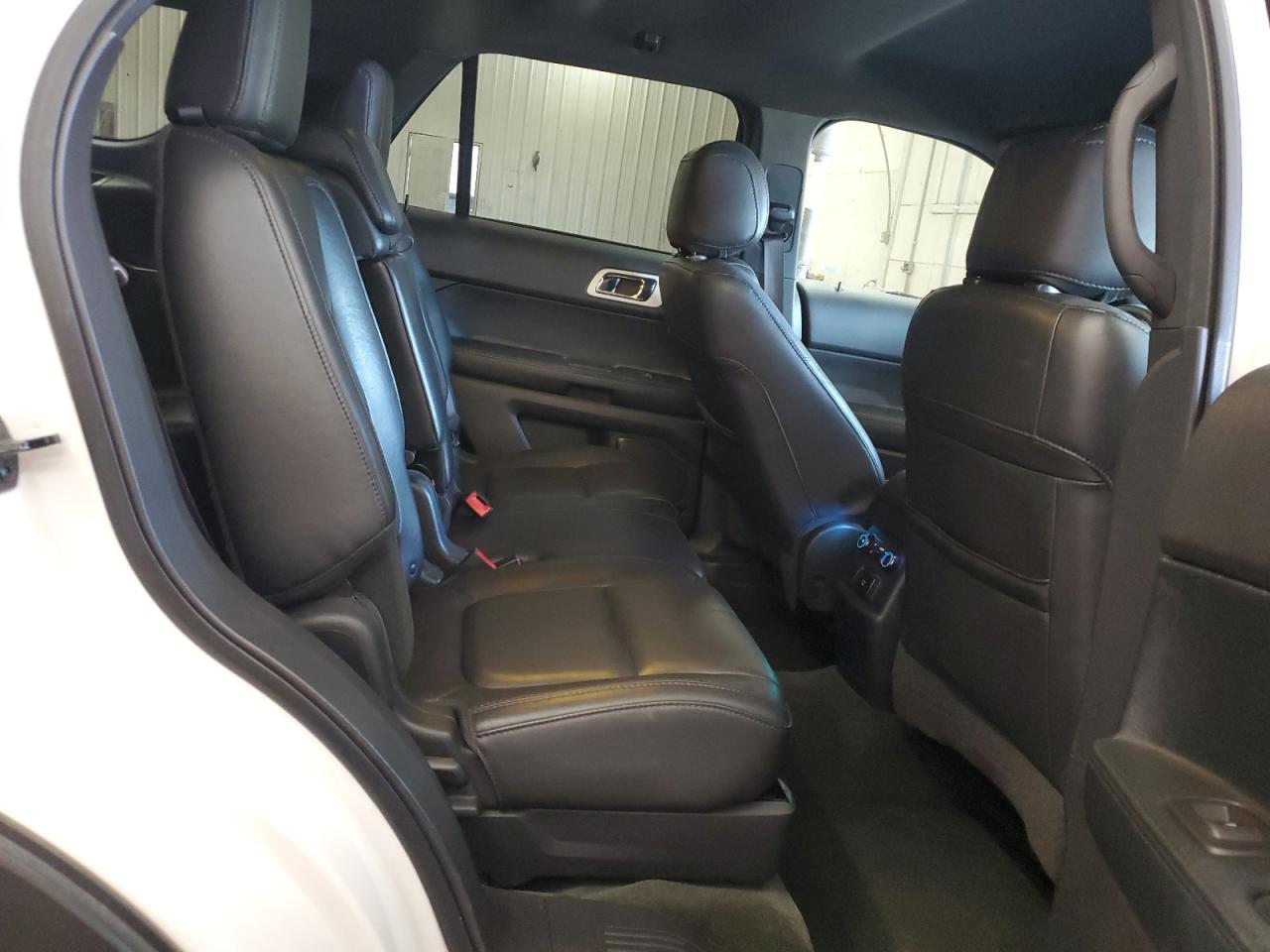 2015 Ford Explorer - Image 11