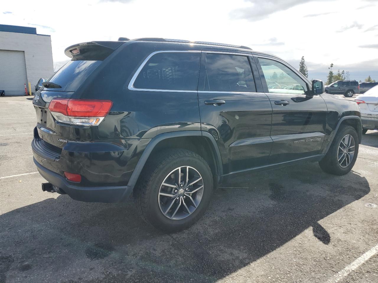 2018 Jeep Grand Cherokee - Image 3