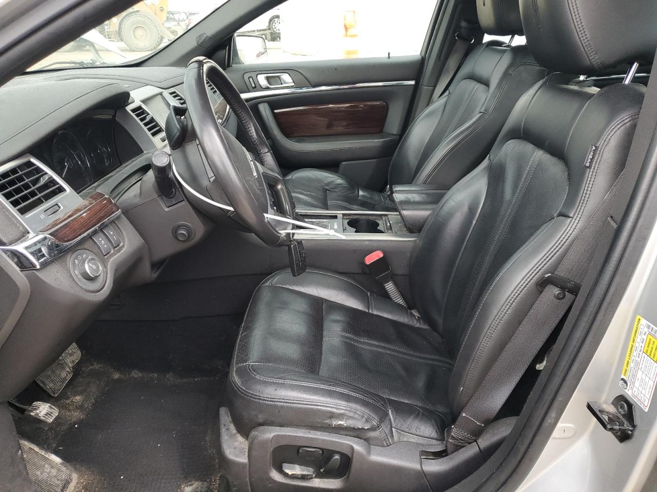 2010 Lincoln MKS - Image 7