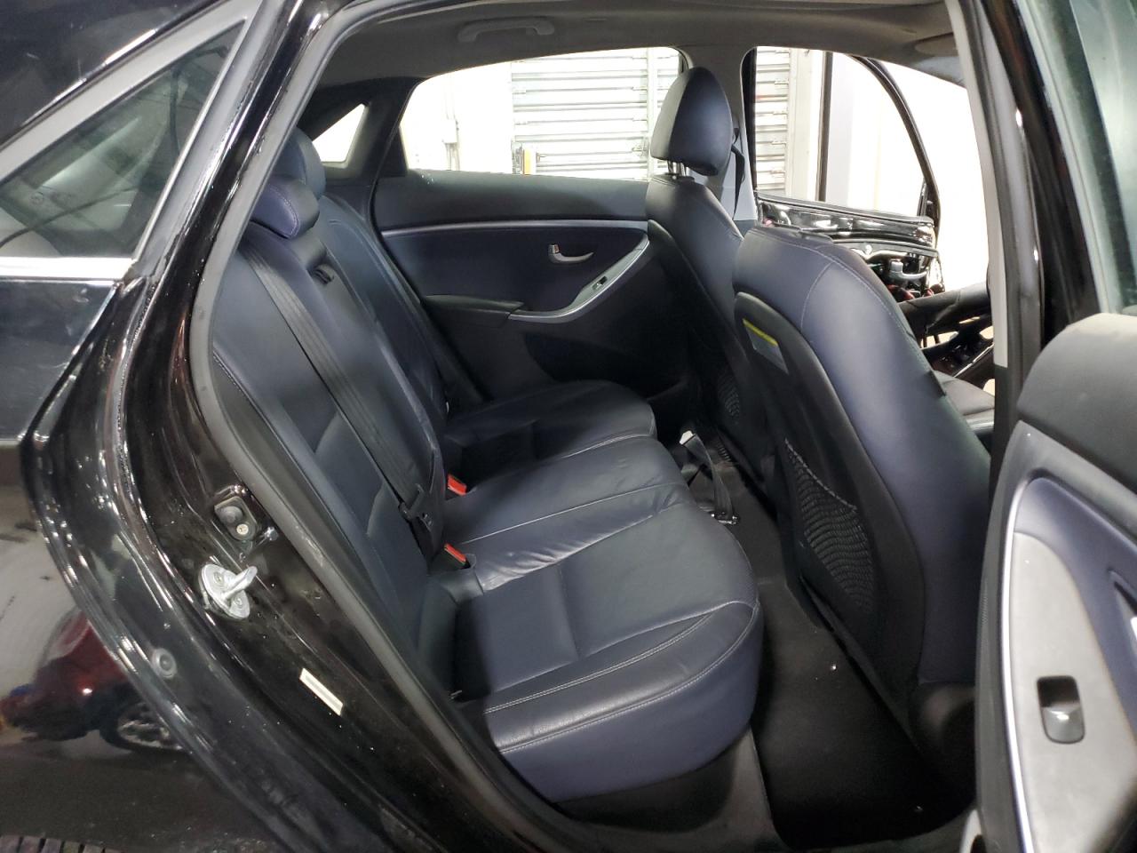 2013 Hyundai Elantra - Image 11