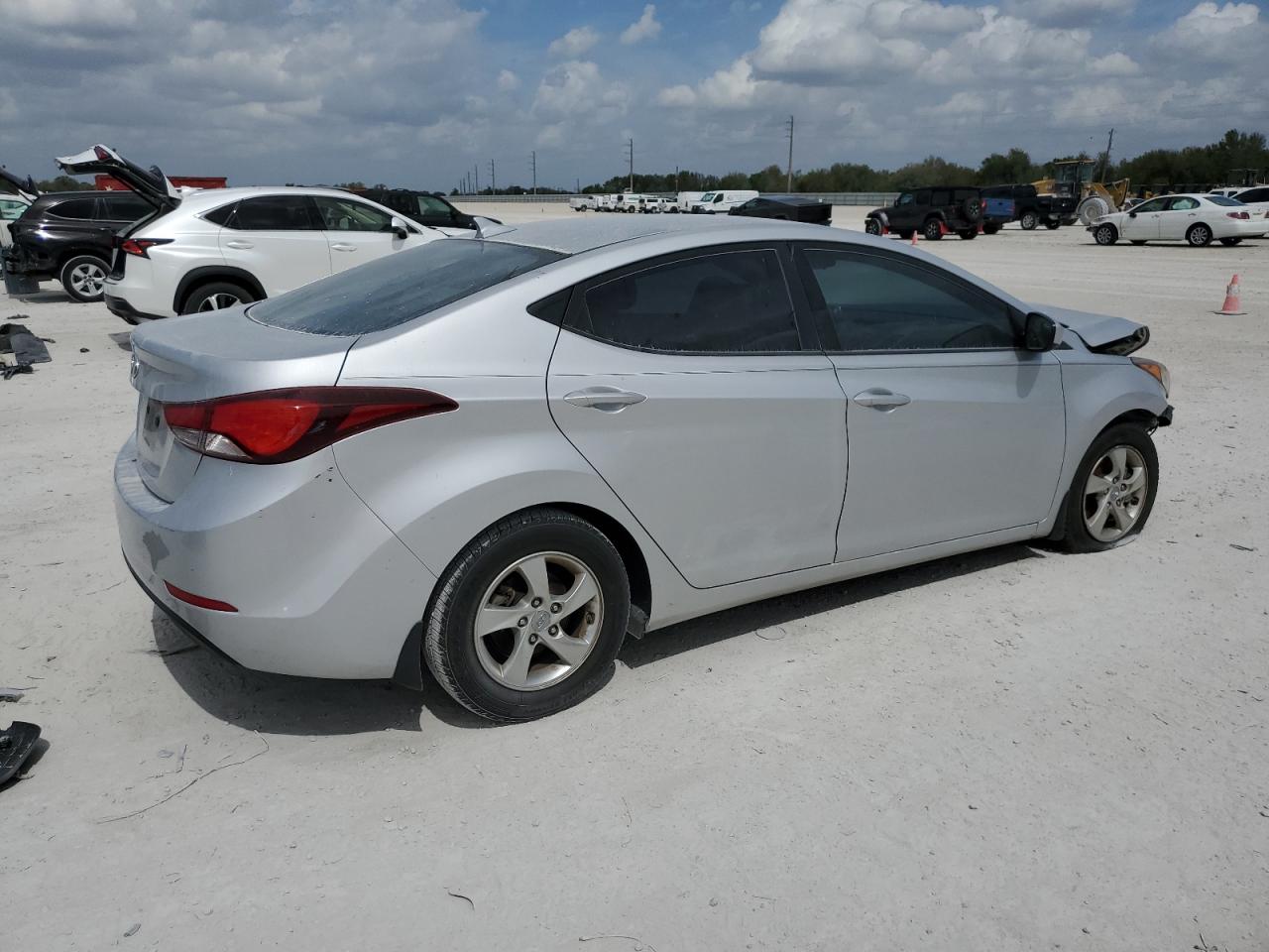 2015 Hyundai Elantra - Image 3