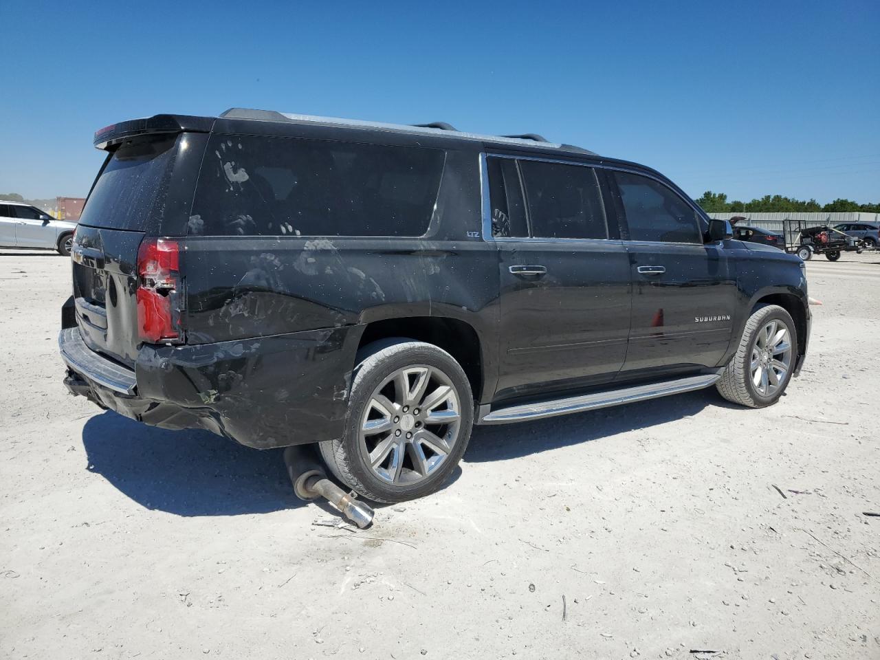 2015 Chevrolet Suburban - Image 3