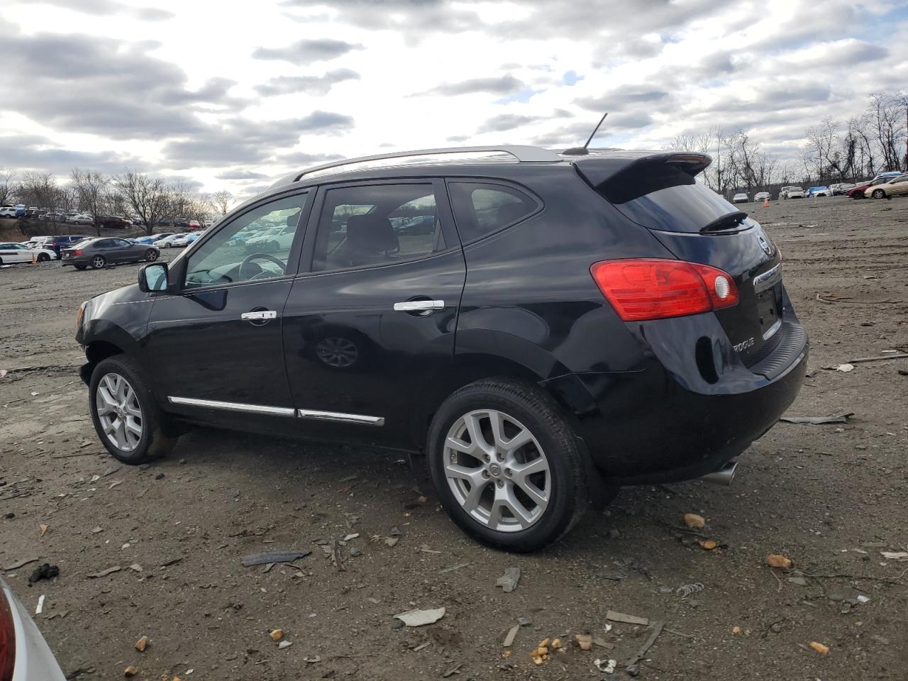 2011 Nissan Rogue - Image 2
