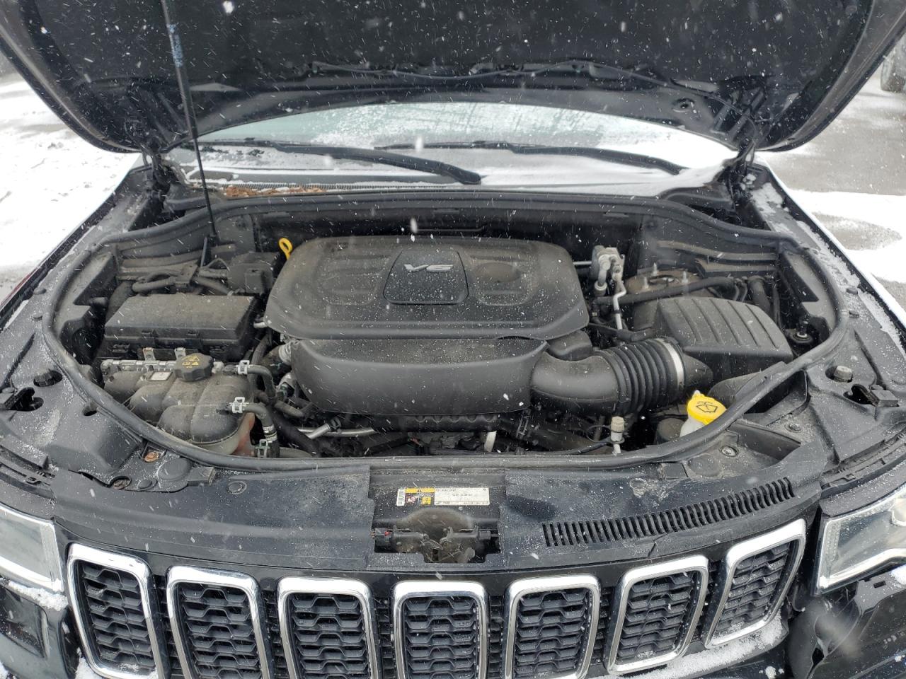 2017 Jeep Grand Cherokee - Image 12