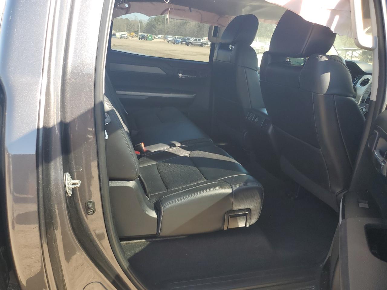 2015 Toyota Tundra - Image 10