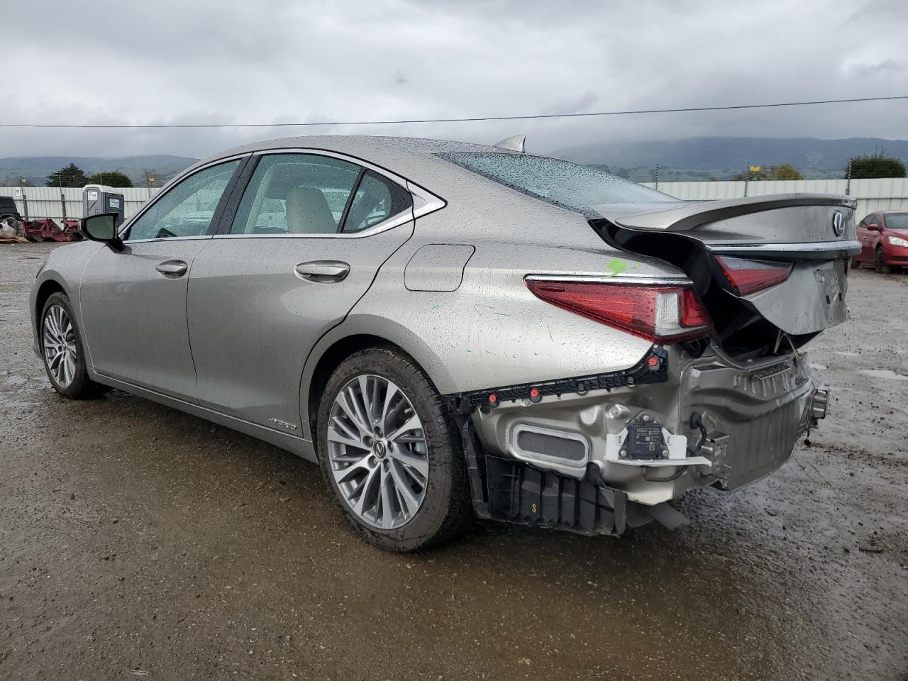 2019 Lexus ES - Image 2