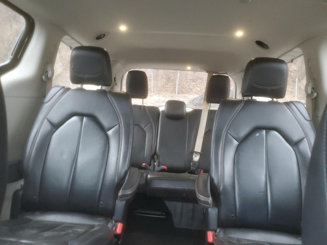 2019 Chrysler Pacifica - Image 10