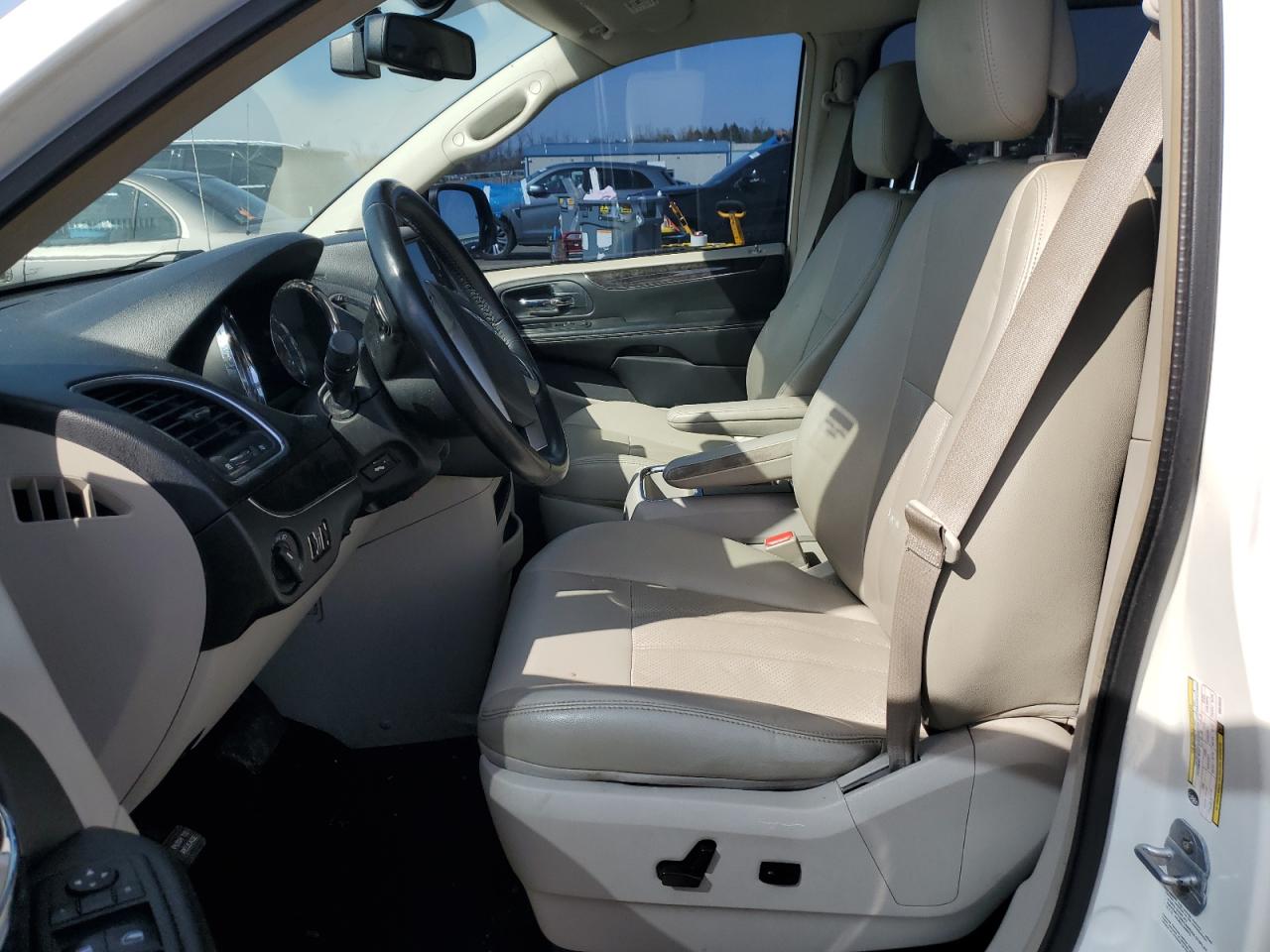 2011 Chrysler Town & Country - Image 7