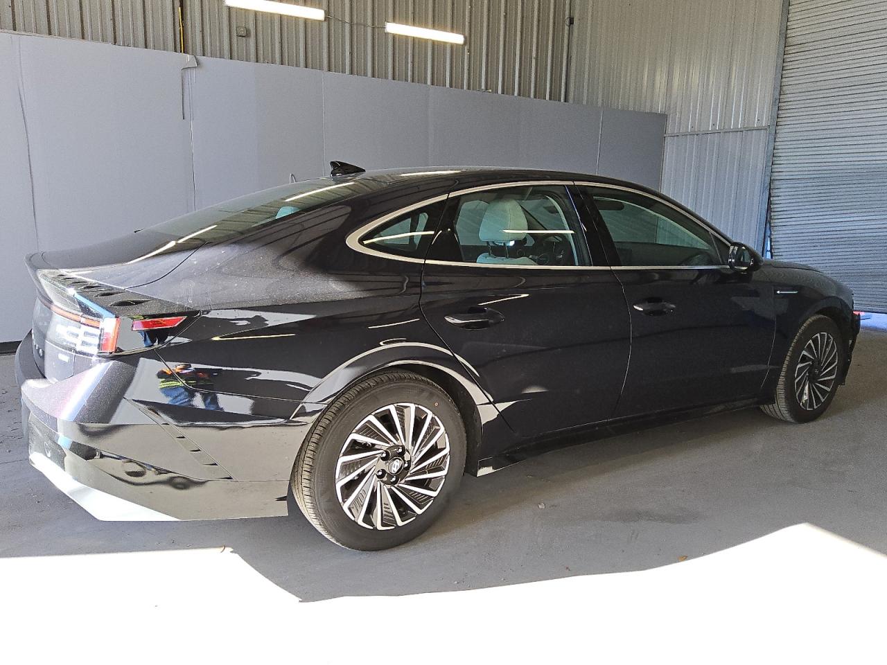 2025 Hyundai Sonata - Image 3