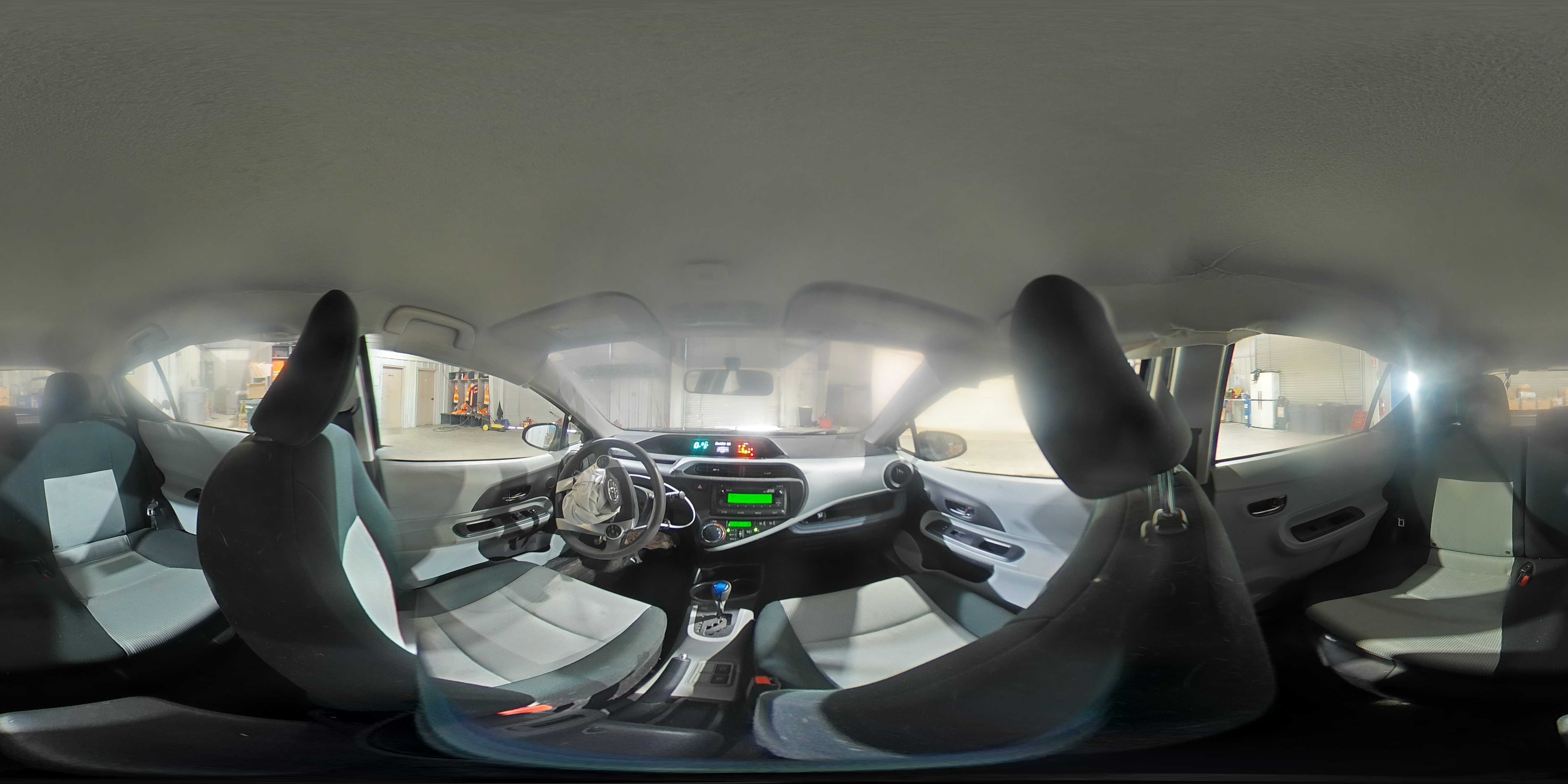 2012 Toyota Prius - Image 14