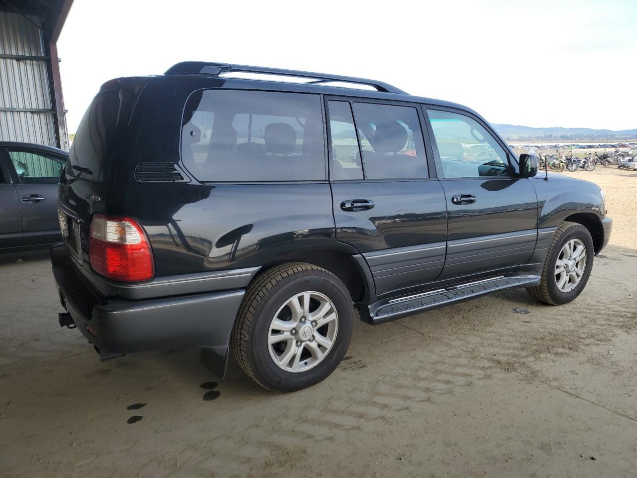 2004 Lexus LX - Image 3