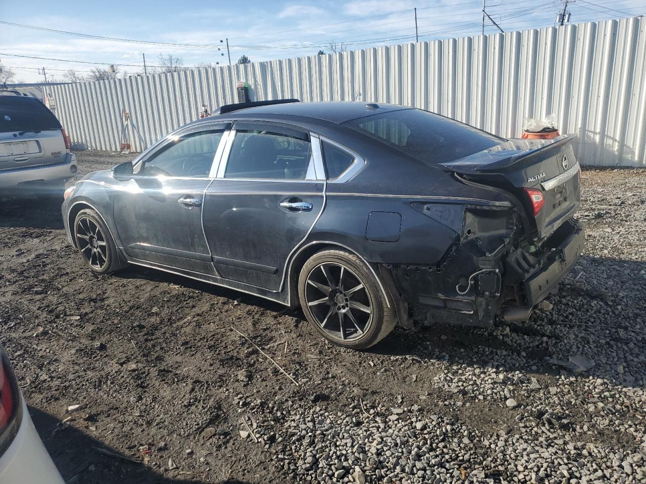 2016 Nissan Altima - Image 2