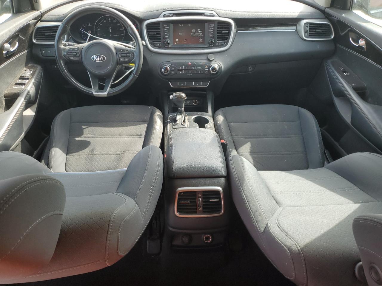 2017 Kia Sorento - Image 8